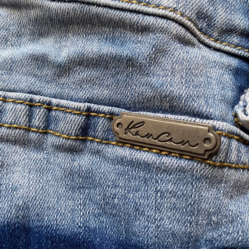 Mid Rise Distressed Jeans - Picture 3 of 4